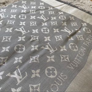 Louis Vuitton Silk & Wool Monogram Denim Monogram Shawl (SHF-21518) – LuxeDH